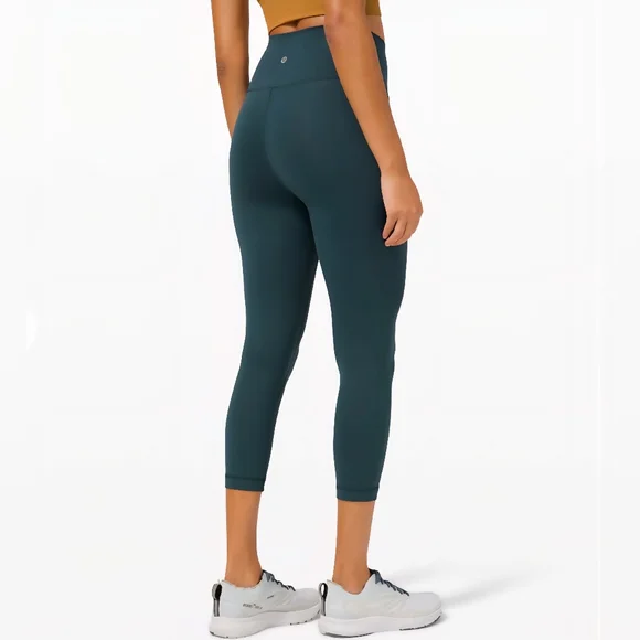 lulukemon Wunder Train Crop In Submarine. EUC. Size 2. - Picture 2 of 6